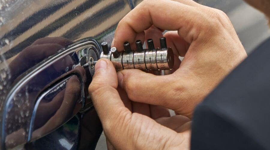 Professional gutter cleaning in Sarita, TX